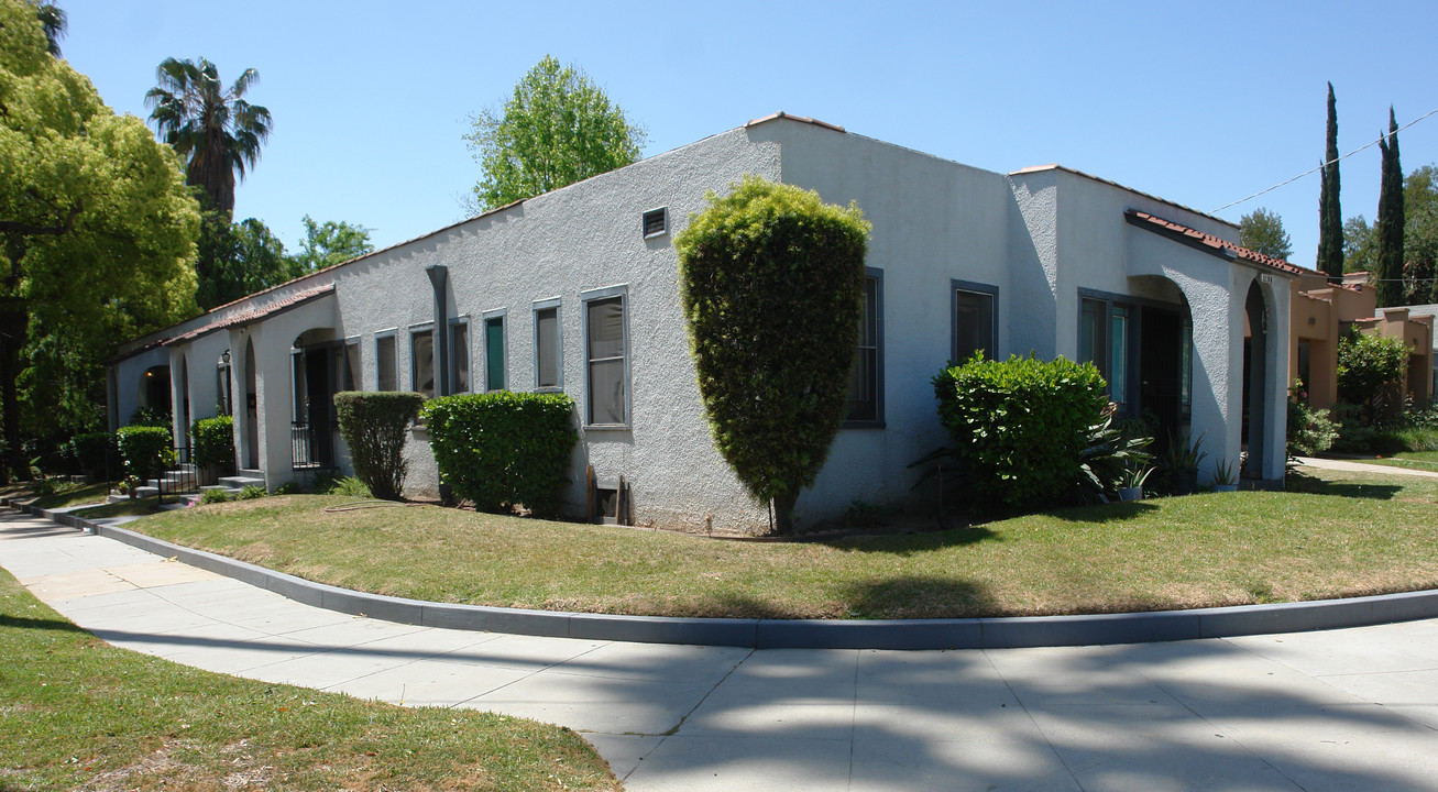 651-657 N Michigan Ave in Pasadena, CA - Foto de edificio