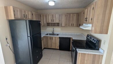 4512 Ballentine Ct in Lakeland, FL - Foto de edificio - Building Photo