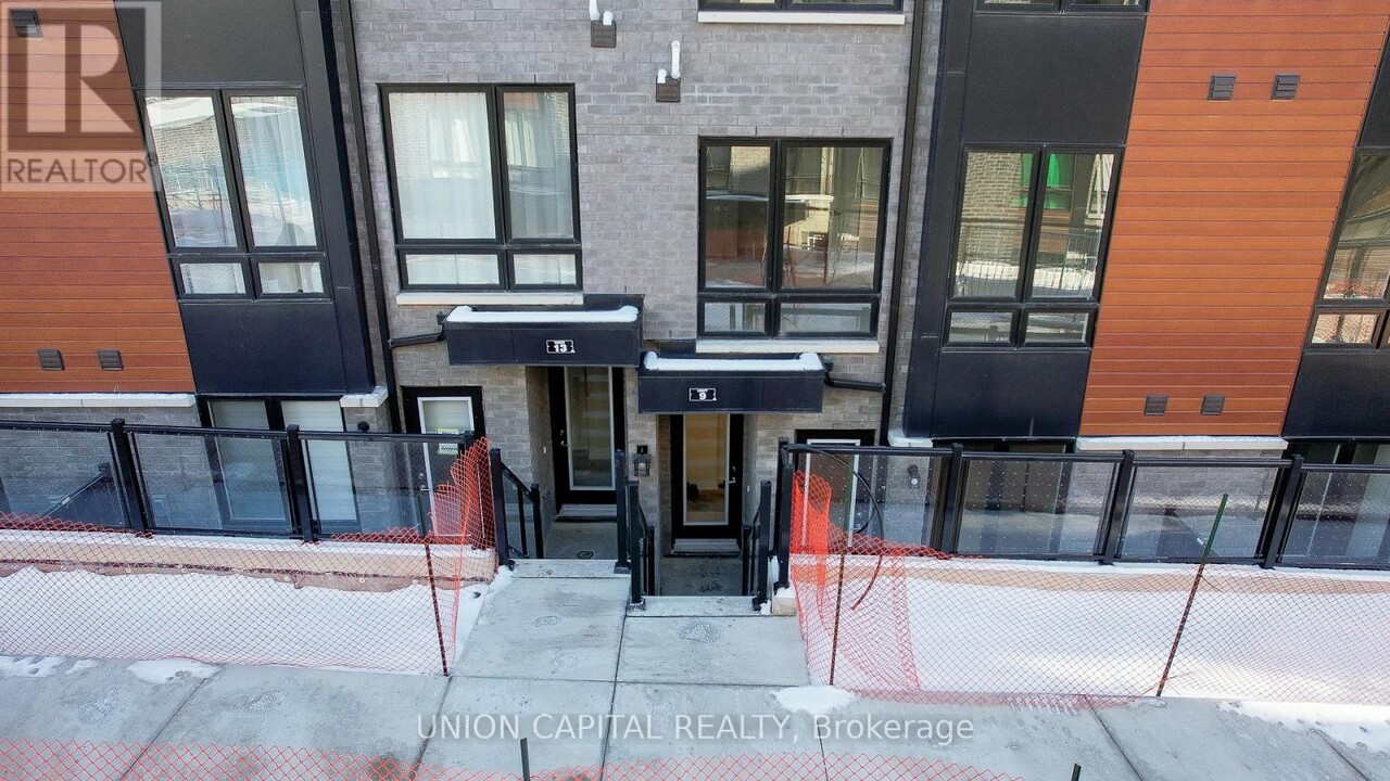 35-35 Priya Ln in Toronto, ON - Building Photo