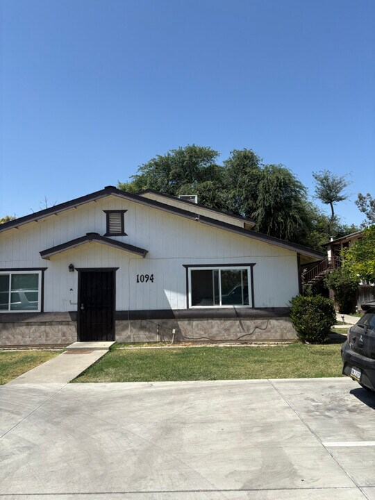 1094 W D St in Lemoore, CA - Building Photo