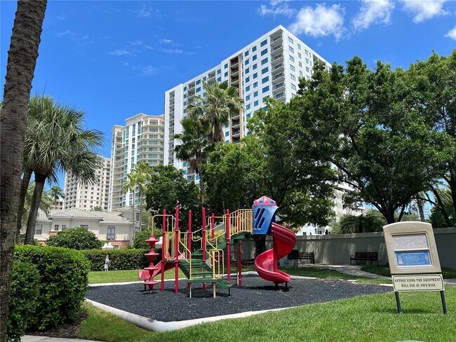 805 Normandy Trace Rd in Tampa, FL - Building Photo - Building Photo