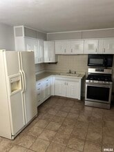 2010 W Daytona Dr in Peoria, IL - Building Photo - Building Photo
