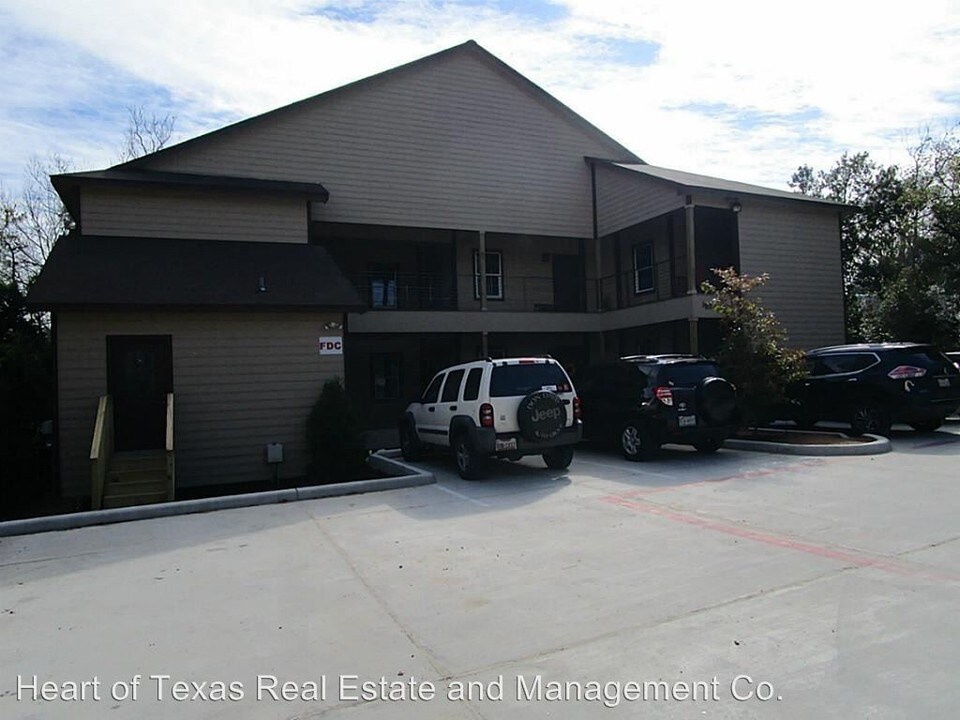 1239 20th St in Huntsville, TX - Building Photo