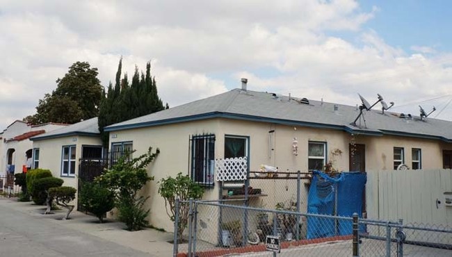 6920-6922 Malabar St in Huntington Park, CA - Building Photo - Building Photo