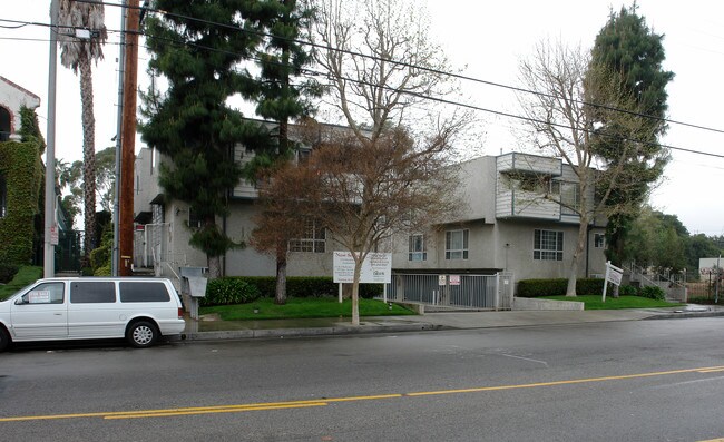 Condominium in Van Nuys, CA - Building Photo - Building Photo