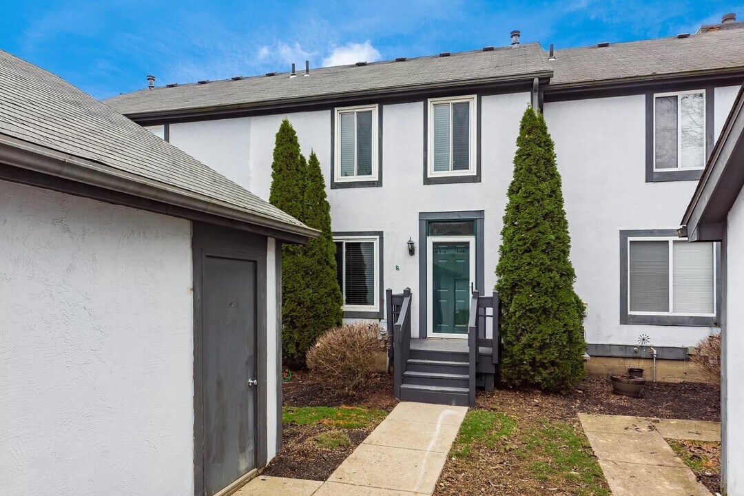 7047 Muirfield Dr, Unit 7047 in Dublin, OH - Foto de edificio