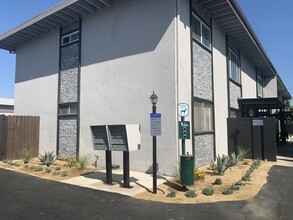 The Hamilton Apartments in Costa Mesa, CA - Building Photo - Building Photo