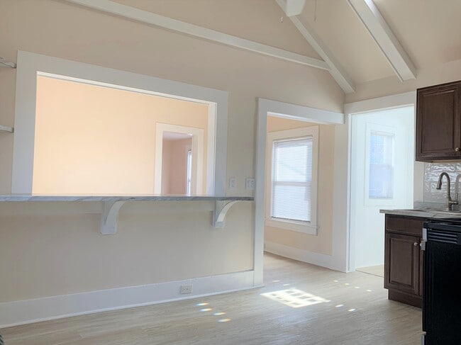 45 Laurel St, Unit Apt 2 in Patchogue, NY - Building Photo - Building Photo