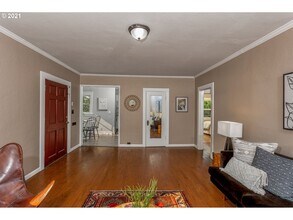 7034 NE Grand Ave in Portland, OR - Building Photo - Building Photo