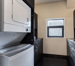 206 W Division St, Unit 2F in Chicago, IL - Building Photo - Building Photo