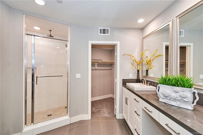 133 Bosque in Irvine, CA - Building Photo - Building Photo
