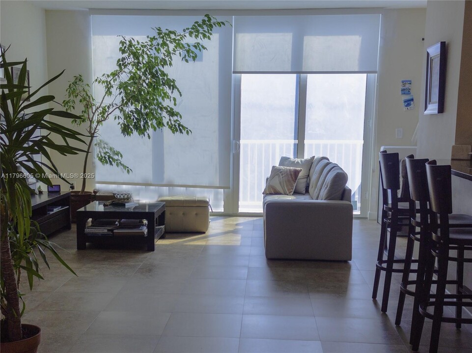 50 Ocean Lane Dr, Unit 101 in Key Biscayne, FL - Building Photo