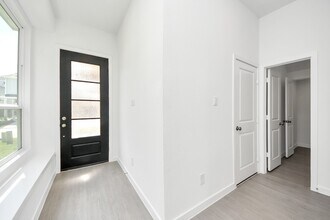 2205 Via Cami Ln in Houston, TX - Foto de edificio - Building Photo
