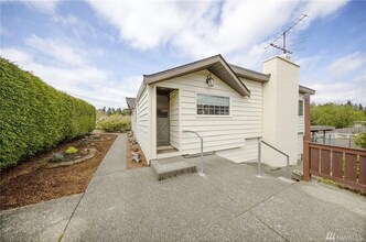 1024 SW 120th St in Seattle, WA - Building Photo - Building Photo