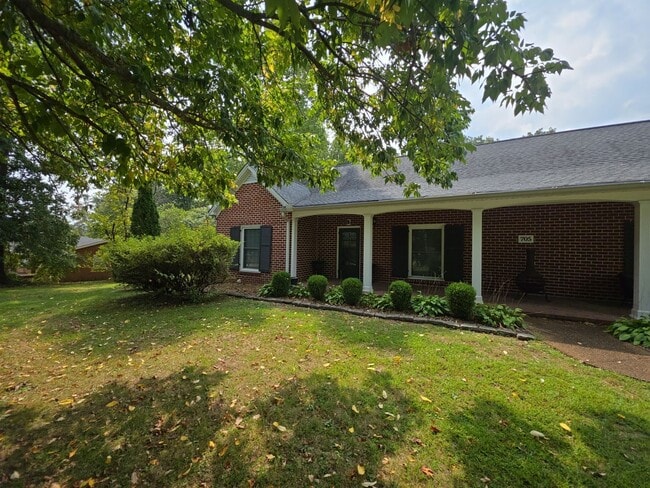 705 E Hudgens St, Unit B in Cookeville, TN - Building Photo - Building Photo