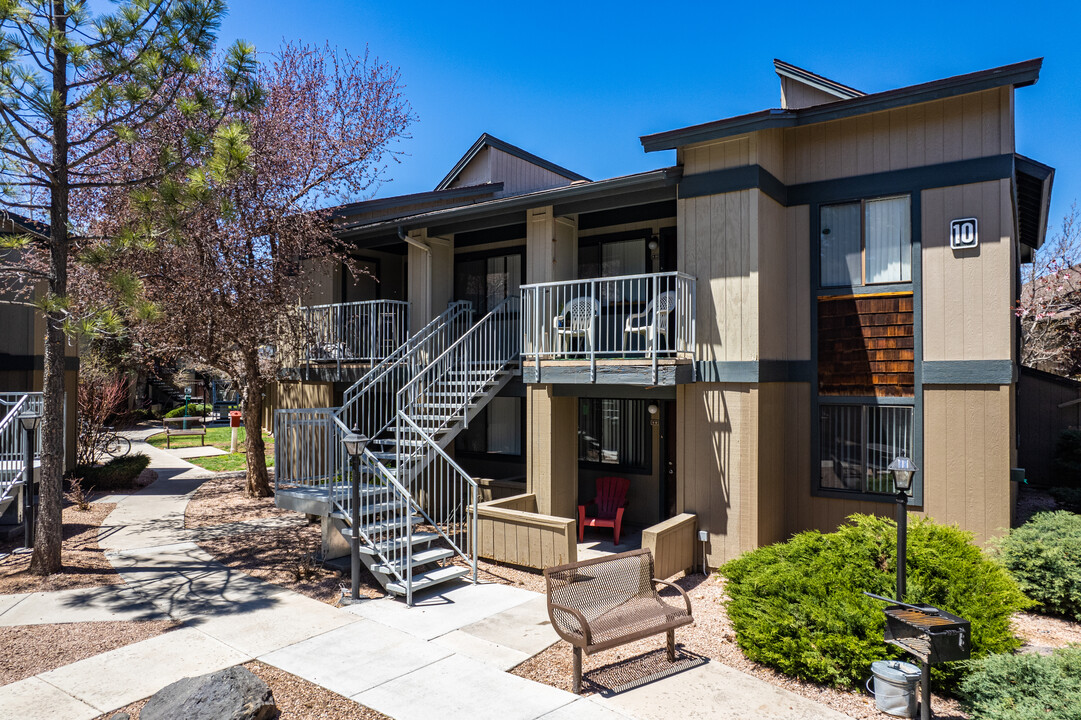 University Square Apartments in Flagstaff, AZ - Foto de edificio