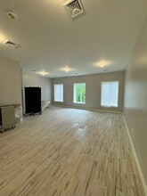 164 Ross St in Brooklyn, NY - Building Photo - Interior Photo