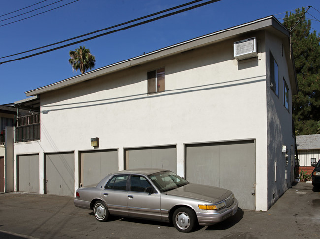 2054 S Nautical St in Anaheim, CA - Foto de edificio - Building Photo