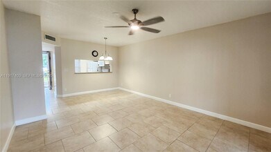2562 NW 89th Dr, Unit 2562 in Coral Springs, FL - Foto de edificio - Building Photo