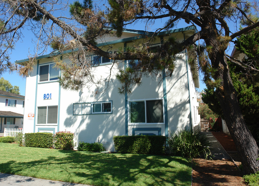 801 Farm Dr in San Jose, CA - Building Photo