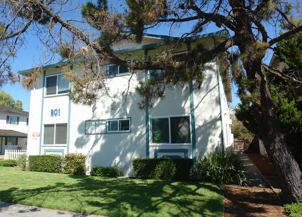 801 Farm Dr in San Jose, CA - Foto de edificio