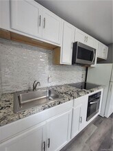 76 N Clinton St in Poughkeepsie, NY - Building Photo - Building Photo