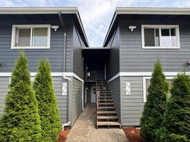 5495 A St in Springfield, OR - Building Photo