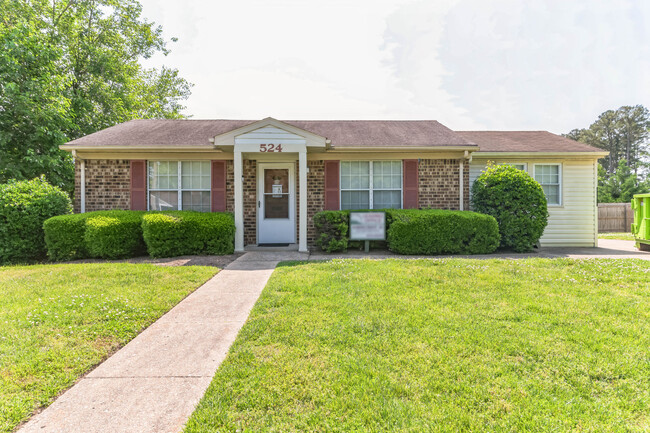 Amhurst III Apartments in Virginia Beach, VA - Foto de edificio - Building Photo