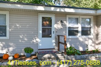 201 S Meadowview Ave in Springfield, MO - Building Photo - Building Photo