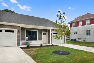 105 E Ensey St in Tuscola, IL - Building Photo - Building Photo