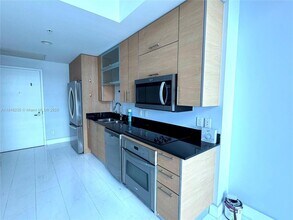 60 SW 13th St, Unit 3408 in Miami, FL - Building Photo - Building Photo