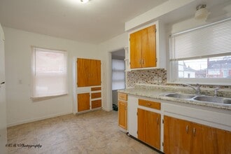 15645 Semrau Ave in Eastpointe, MI - Building Photo - Building Photo