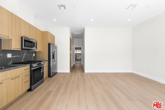 5129 Don Pio Dr in Los Angeles, CA - Building Photo - Building Photo