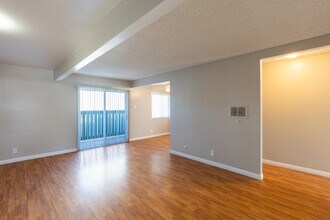 Meadowridge Apartments in Ventura, CA - Building Photo - Interior Photo