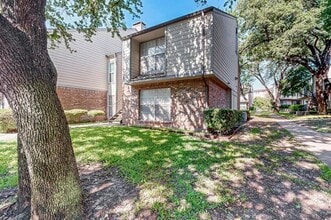 2535 Wedglea Dr in Dallas, TX - Building Photo - Building Photo