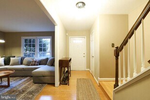 7966 Hidden Bridge Dr in Springfield, VA - Building Photo