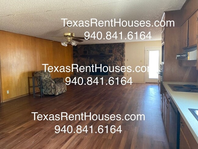 1207 N Reynolds Ave in Throckmorton, TX - Building Photo - Building Photo