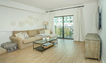 3590 Coral Wy in Miami, FL - Building Photo - Building Photo