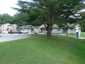 930 W Main St, Unit 4 in Dover Foxcroft, ME - Building Photo