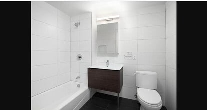 31-43 Vernon Blvd in Queens, NY - Building Photo - Building Photo