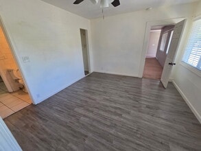 742 Bourn Dr in Woodland, CA - Foto de edificio - Building Photo