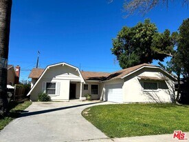 22739 Marlin Pl in Los Angeles, CA - Building Photo