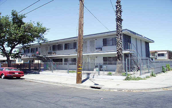 708 N Pilgrim St in Stockton, CA - Foto de edificio