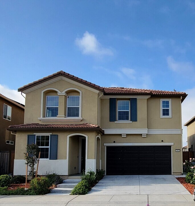 3062 Longboat Key Way in Sacramento, CA - Building Photo