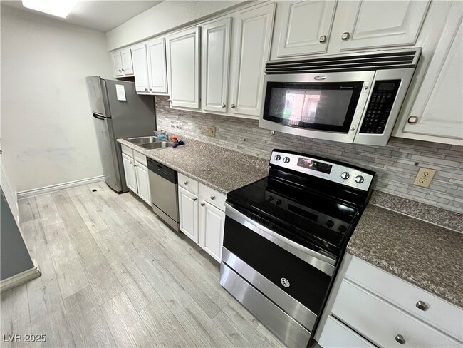 property at 4961 River Glen Dr