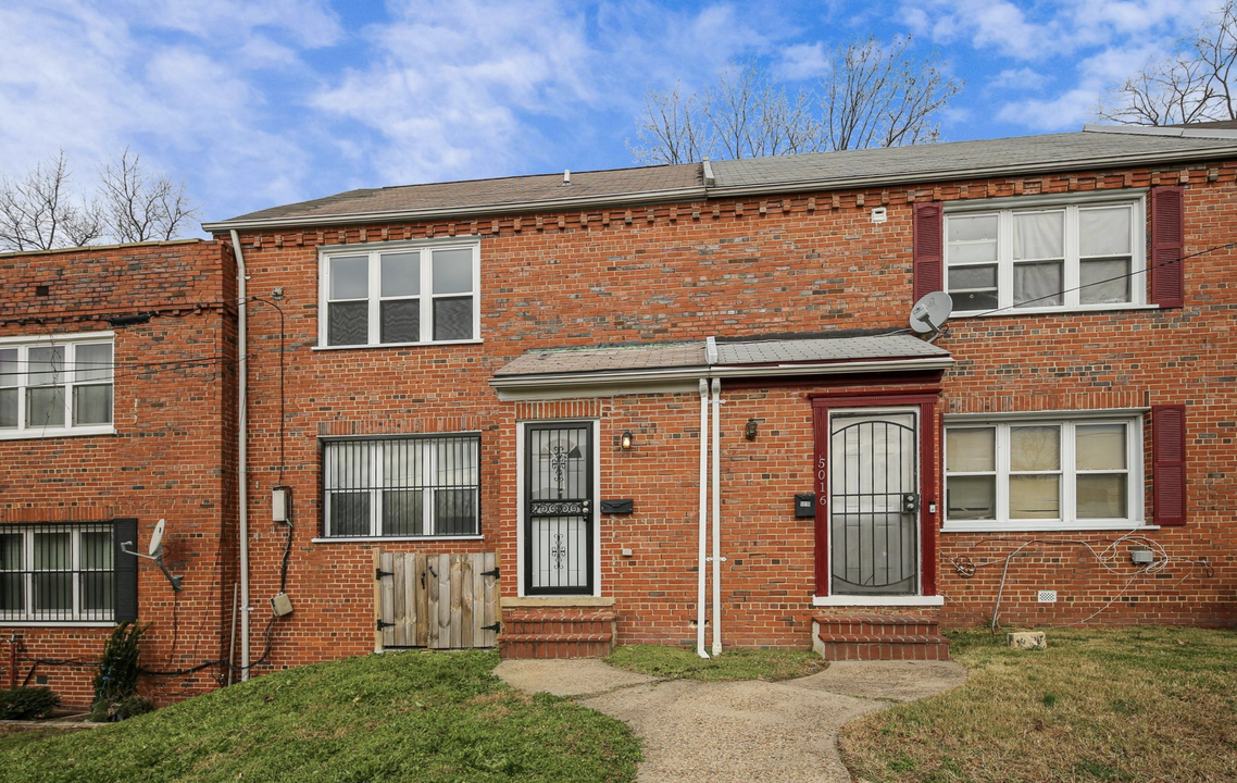 5012 Jay St NE in Washington, DC - Building Photo