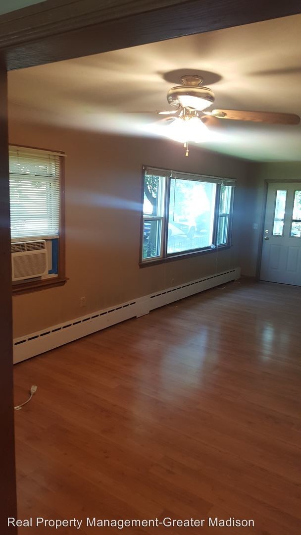 111 E Pleasant St in Portage, WI - Building Photo - Building Photo