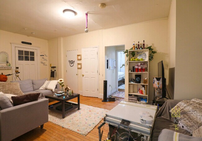 322 St Paul St in Brookline, MA - Foto de edificio - Building Photo