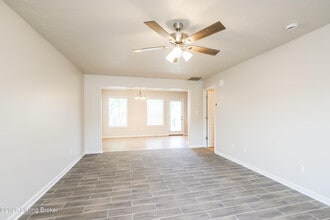 8712 Chetwood Trace Dr in Louisville, KY - Building Photo - Building Photo