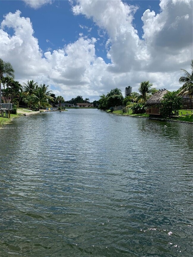 8421 SW 28th St in Davie, FL - Building Photo - Building Photo